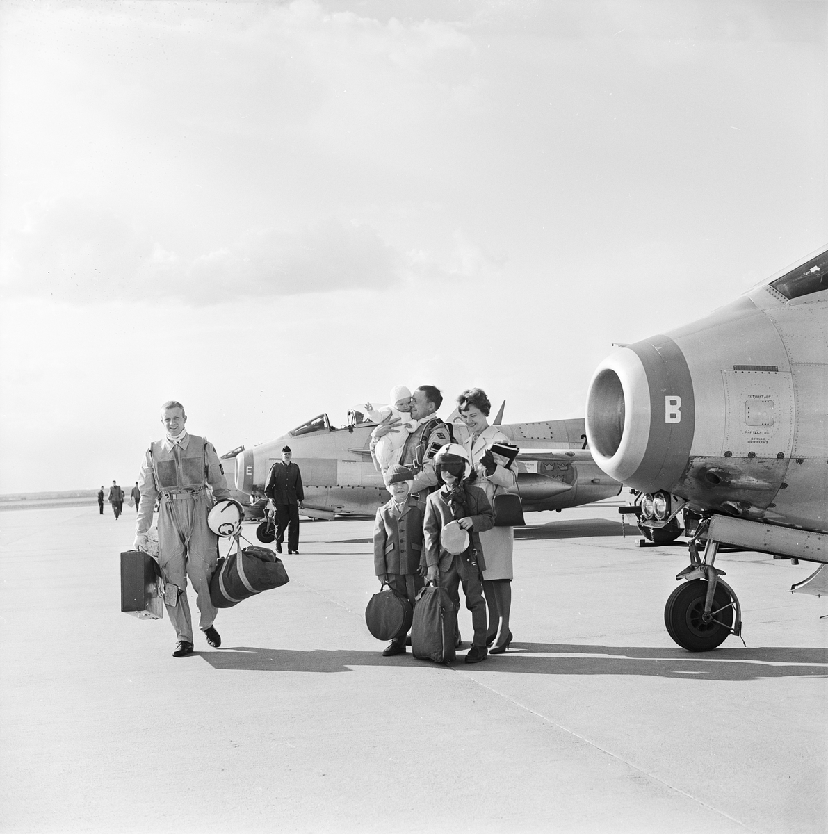 F 20, glada flygare åter hemma, Uppsala 1962