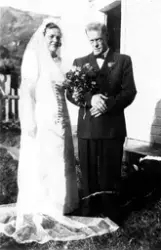 Bryllupsbilde av Nanna Nilsen, f.1907 på Grønjord i Lenvik o