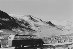 Buss på veg over Strynsfjellet