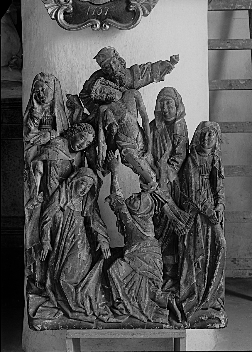 Träskulpturer i Romfartuna kyrka.