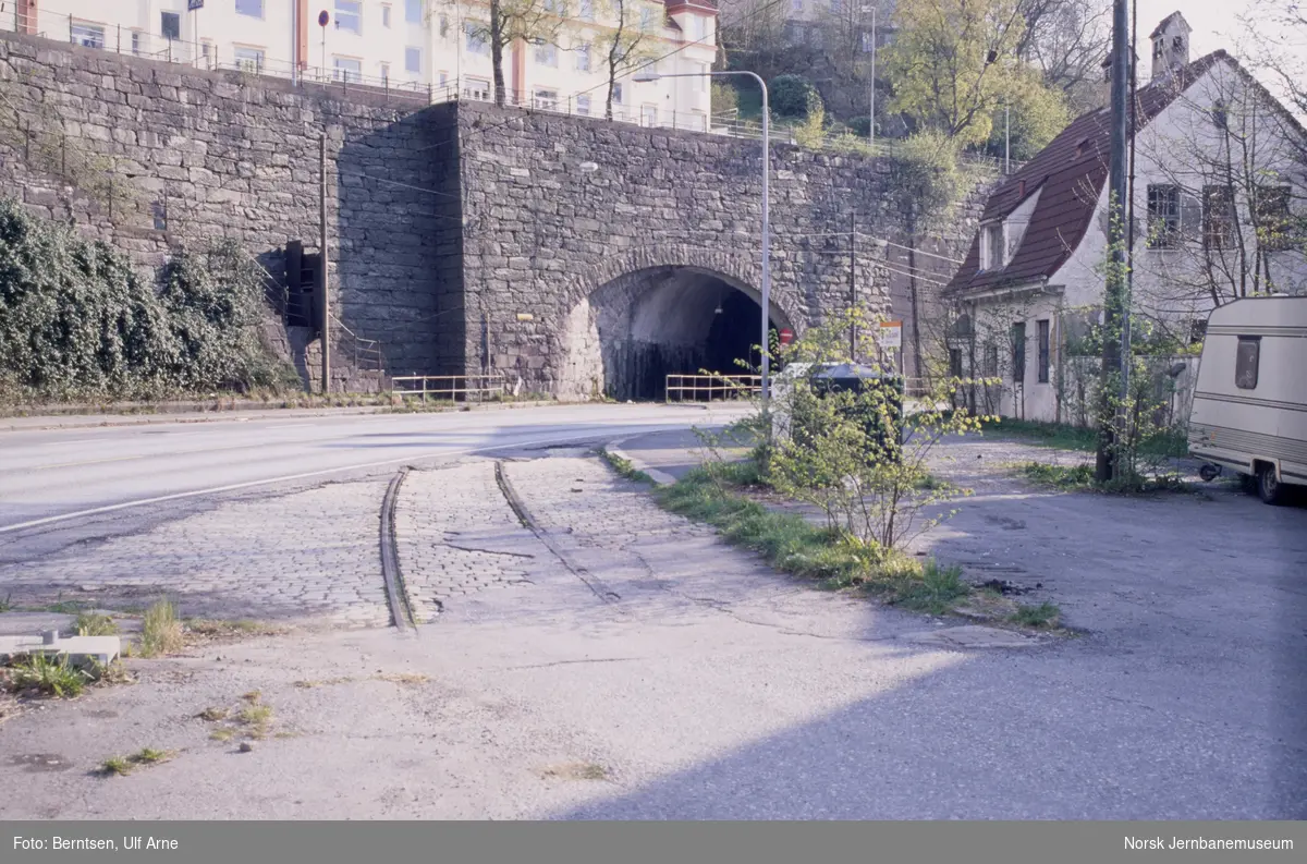 Rester av nedlagt sidespor ved Sandviken i Bergen