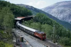 Tågkompaniets chartertog Narvik-Stockholm ved innkjørsignal 