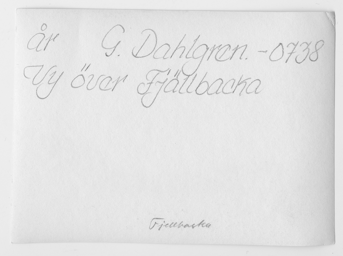 På kuvertet står följande information sammanställd vid museets första genomgång av materialet: Vy över Fjällbacka.