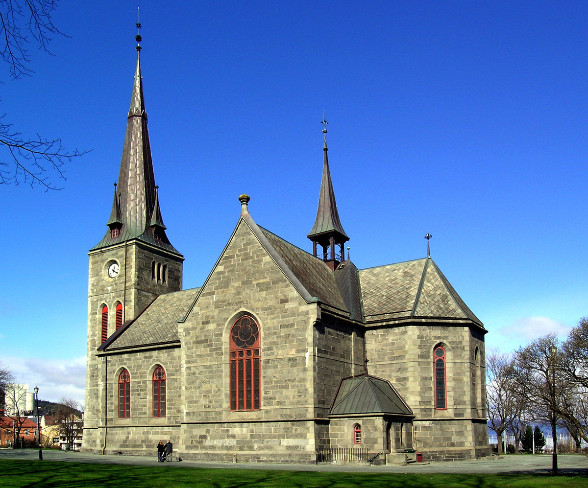 Skisser og utkast til utsmykking av Ilen kirke i Trondheim.