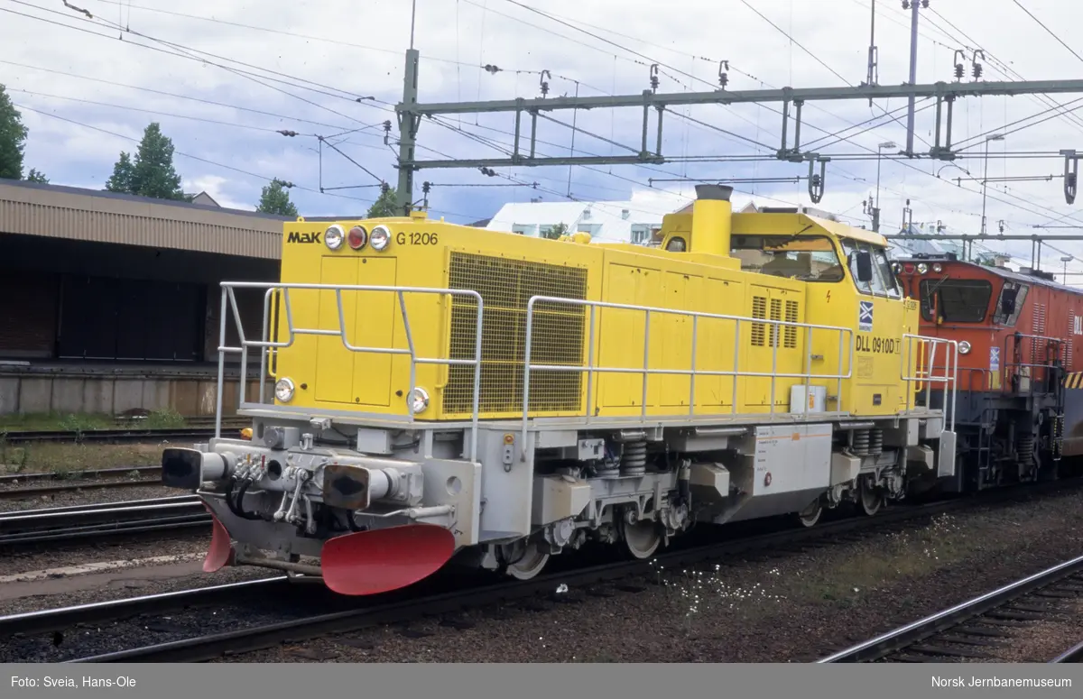 Banverkets diesellokomotiv DDL 910 D type MaK 1206 på Karlstad stasjon