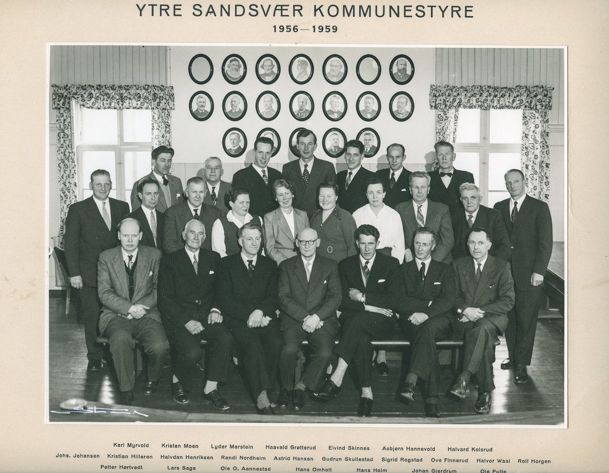 Kommunestyret i Ytre Sandsvær 1956-1959. 
Gikk inn i Kongsberg kommune fra 1964.