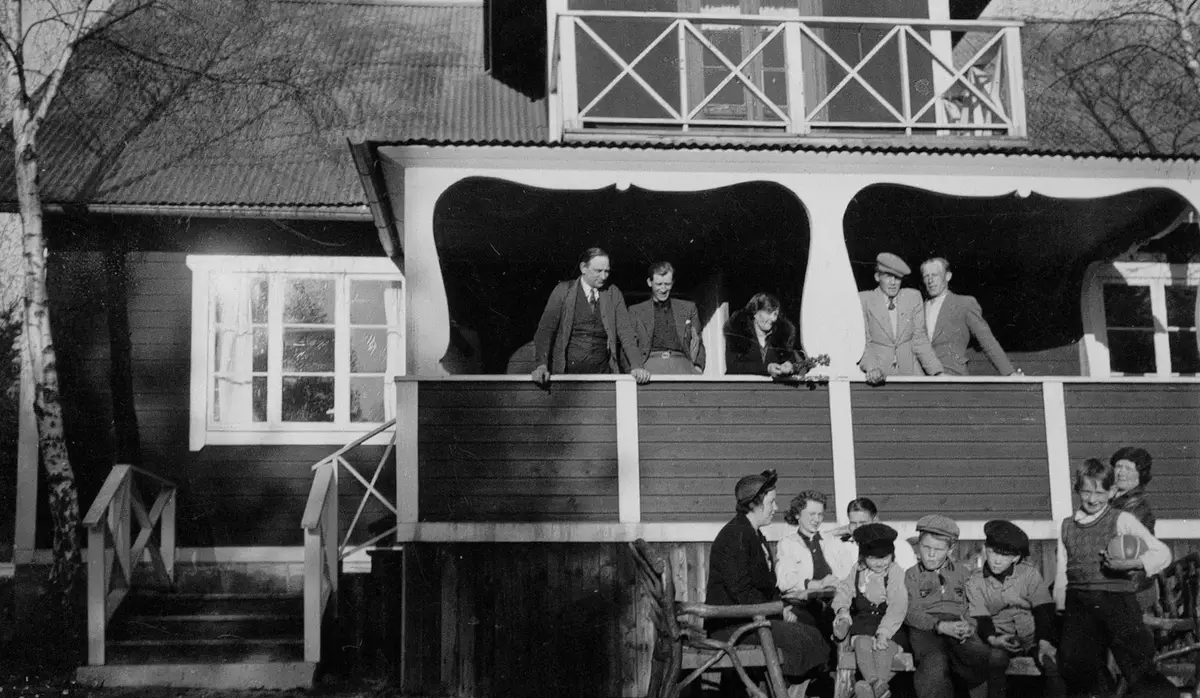 Folk kring Sjövillan ca 1940. Ekeby Munsö.
