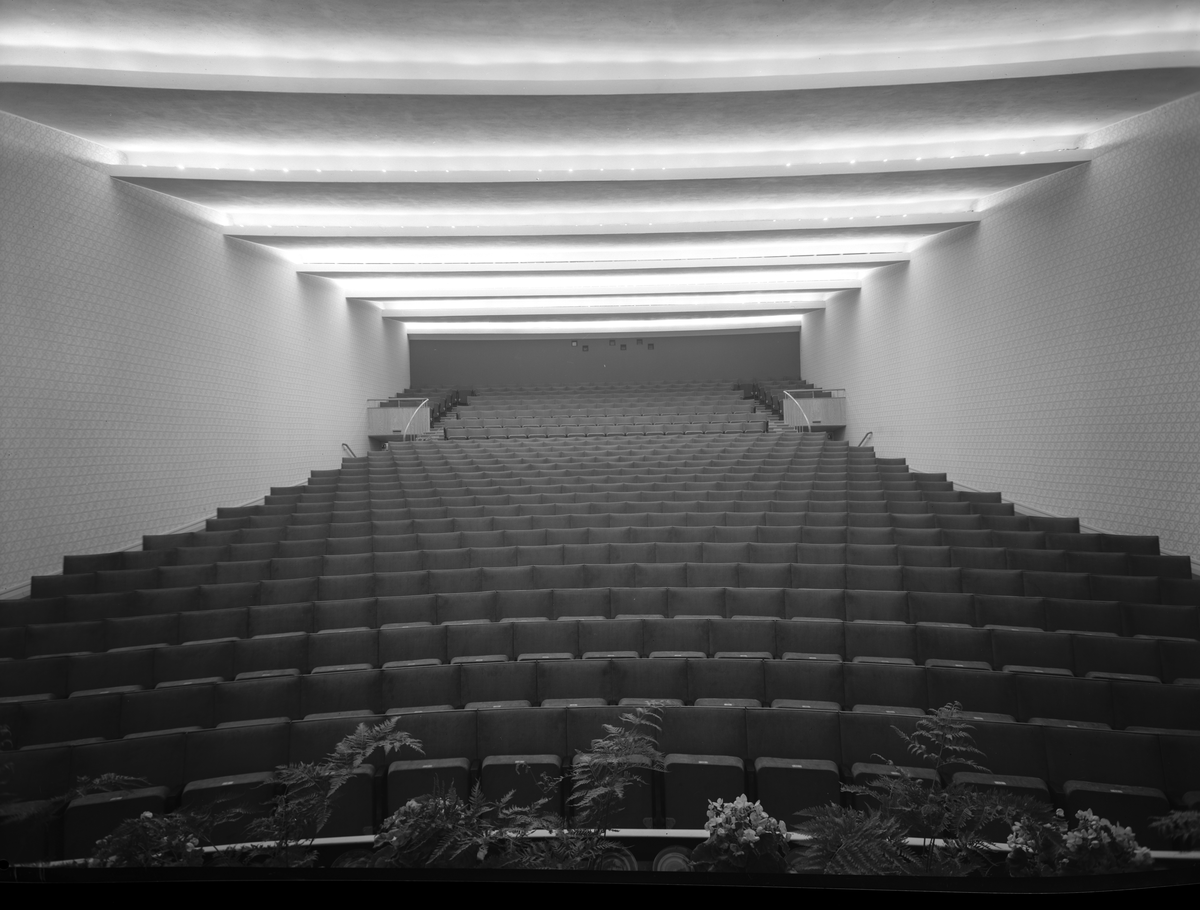 En tom biosalong i väntan på sin publik. Dokumentation av Saga-biografen vid tiden för dess invigning 1939.