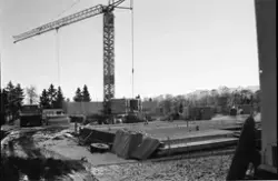 Byggearbeider ved Riarhaugen på Melbu.7.11.1985. Bygget ble 