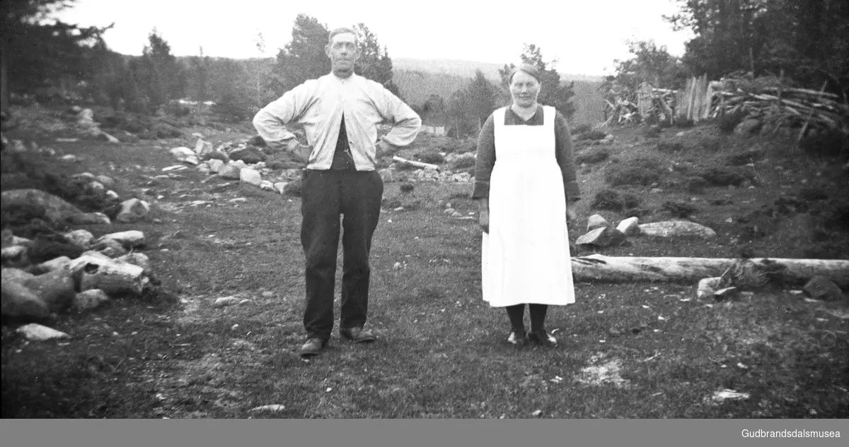 Anton Larson Tessneset 1873-1970 gift med Anne Torsdotter Hammerdalen, Lom 1882-1961

Innlånt negativer frå Anton Kåre Tessnes 2021