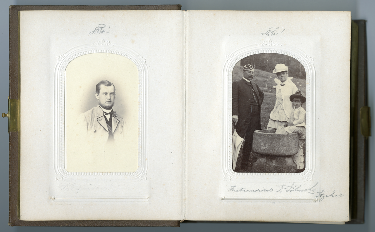 Foto av mann, kvinne og Eugenie Faye (1878 - 1917)

Påskrift i album (se siste foto)
