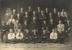 Klassebilde av 7a gutter med lærer på Majorstuen skole i 191