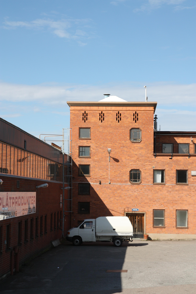 Byggnad med omklädningsrum och matsal, Bahco, Fanna industriområde, Enköping, Uppland 2012