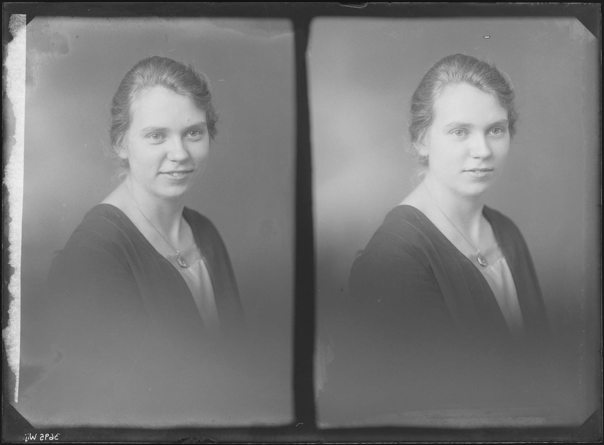 Fotografering beställd av fröken Pilstrand i Tortuna. Hon är ej identifierad.