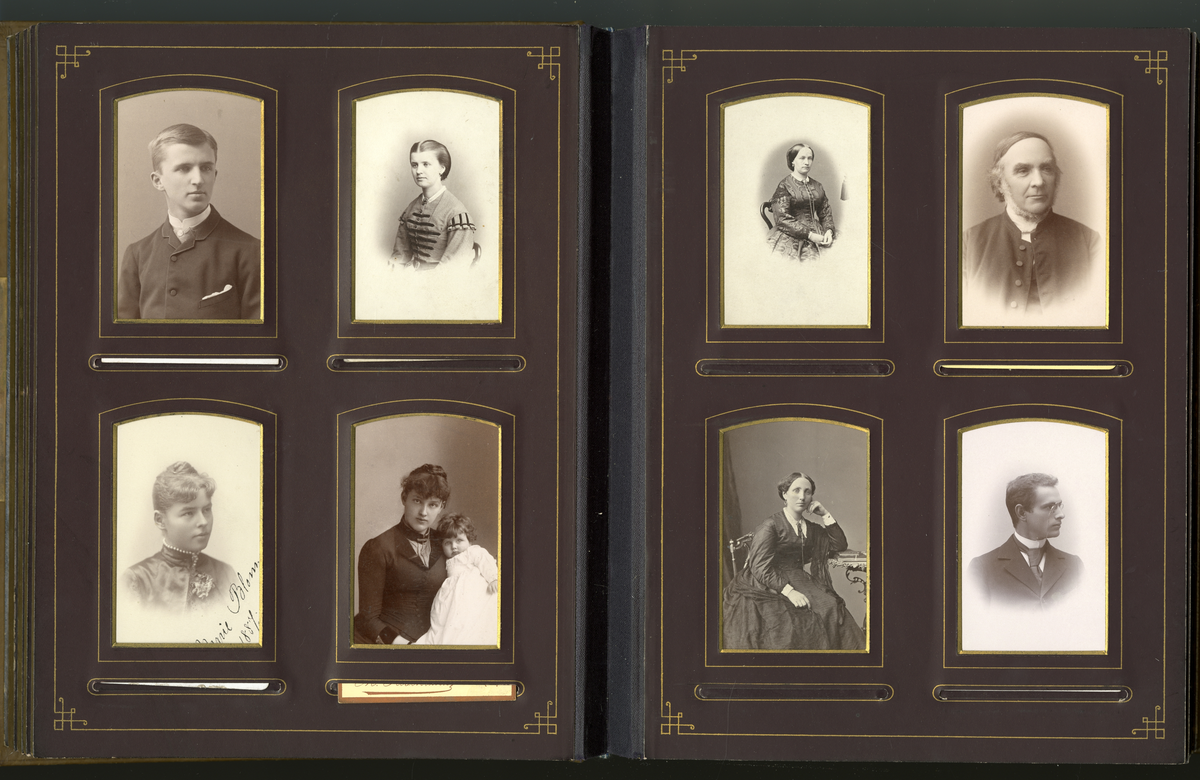 Visittkortfoto tatt på 1880- og 1890-tallet. Hovedsakelig studioportrett av familie og venner, Aall familie i Skien og Arendal samt noe Løvenskiold portretter