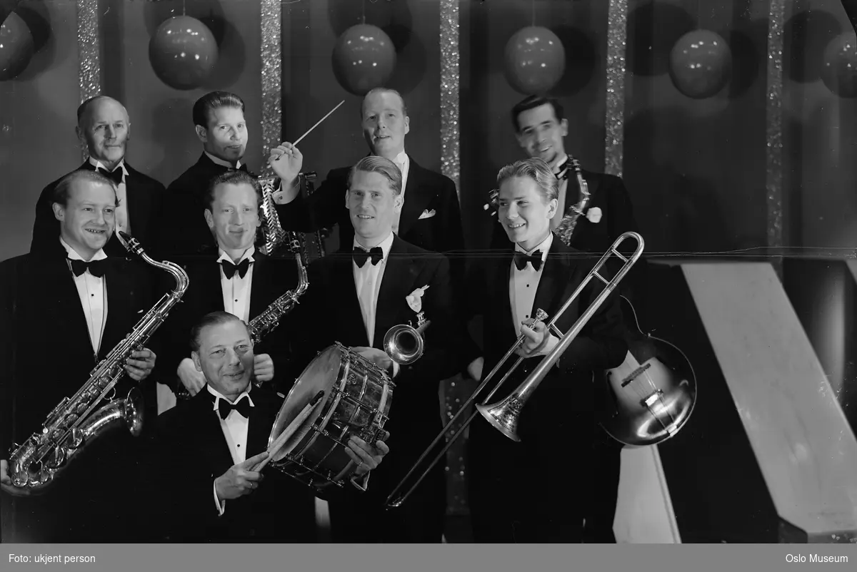 Orkesteret i Chat Noirs "Orfeus i undergrunnen" i 1940.