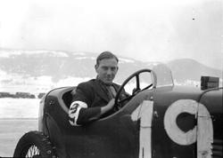 Mjøsløpet 1934, mann i racerbil, Hasler