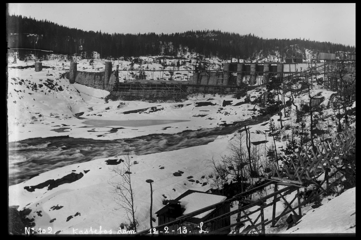 Arendal Fossekompani i begynnelsen av 1900-tallet
CD merket 0565, Bilde: 10
Sted: Haugsjå
Beskrivelse: Dammens innside under bygging.. Bildet tatt fra nord