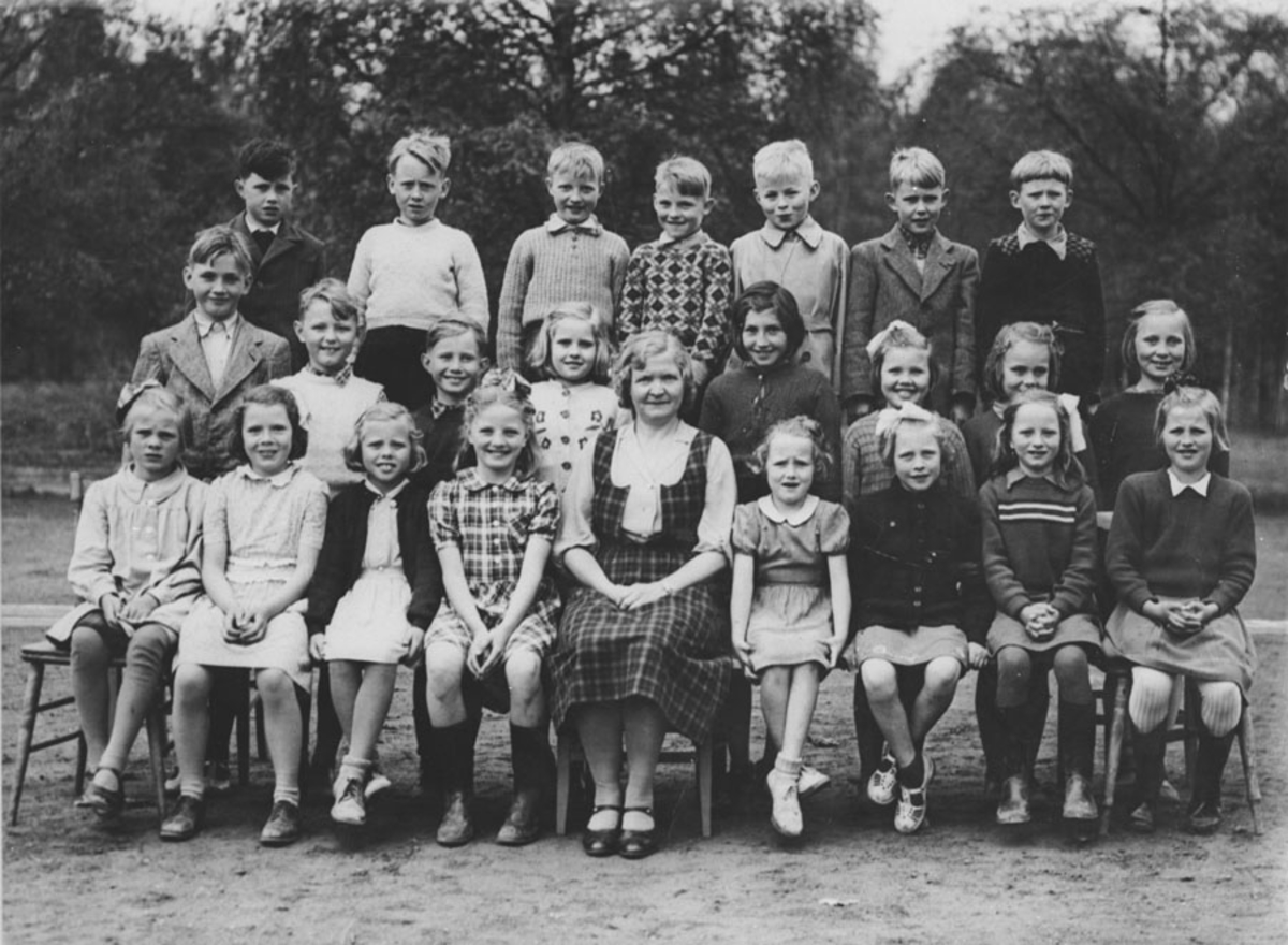 Elever ved Kontra skole 1945.