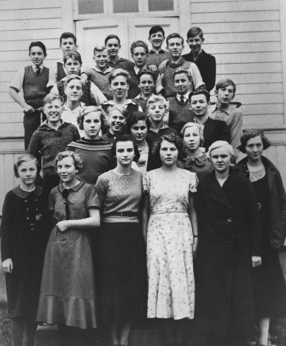Skolebilde fra den gamle middelskolen på Kolbotn, 1936.