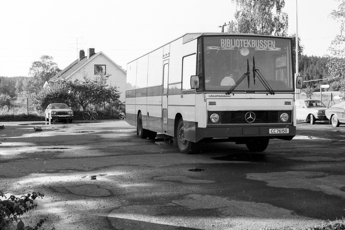 Bibliotekbussen, Fra Nordby skole, Rælingen, skoleplass,parkerte biler