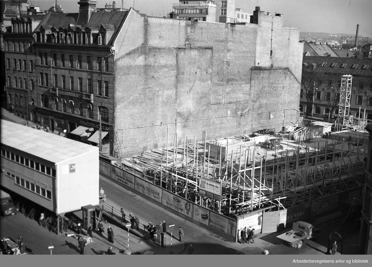 Det gamle Folkets Hus rives..Torggata 14 (Oslo Arbeidersamfund) er revet,.oktober 1954