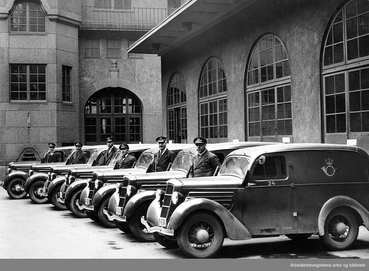 Fremvisning av de nye bilene til Oslo Postkontors bilpark,.1939