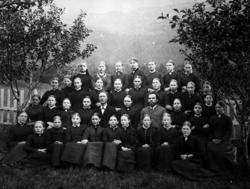 Amtskolen i Eidsvåg 1887.