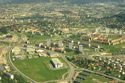 Industri område på Ryen med dagens E6 til venstre, Enebakkve