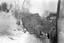 Tyske bilder..Opel Blitz lastebil. Bussen har reg nr. T-1215