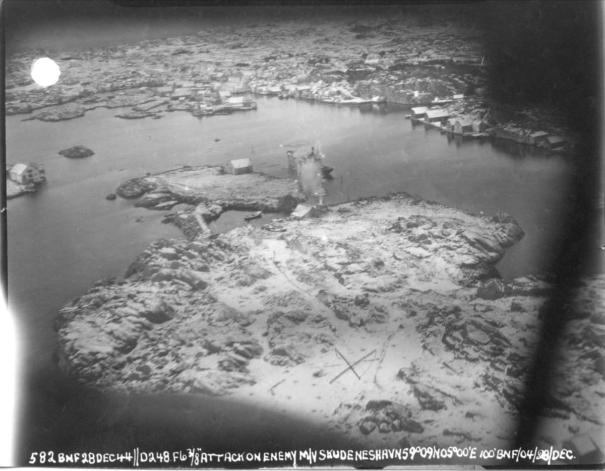 Fly fra 248 skvadronen angriper fiendtlige skip i Skudeneshavn, 28. desember 1944.