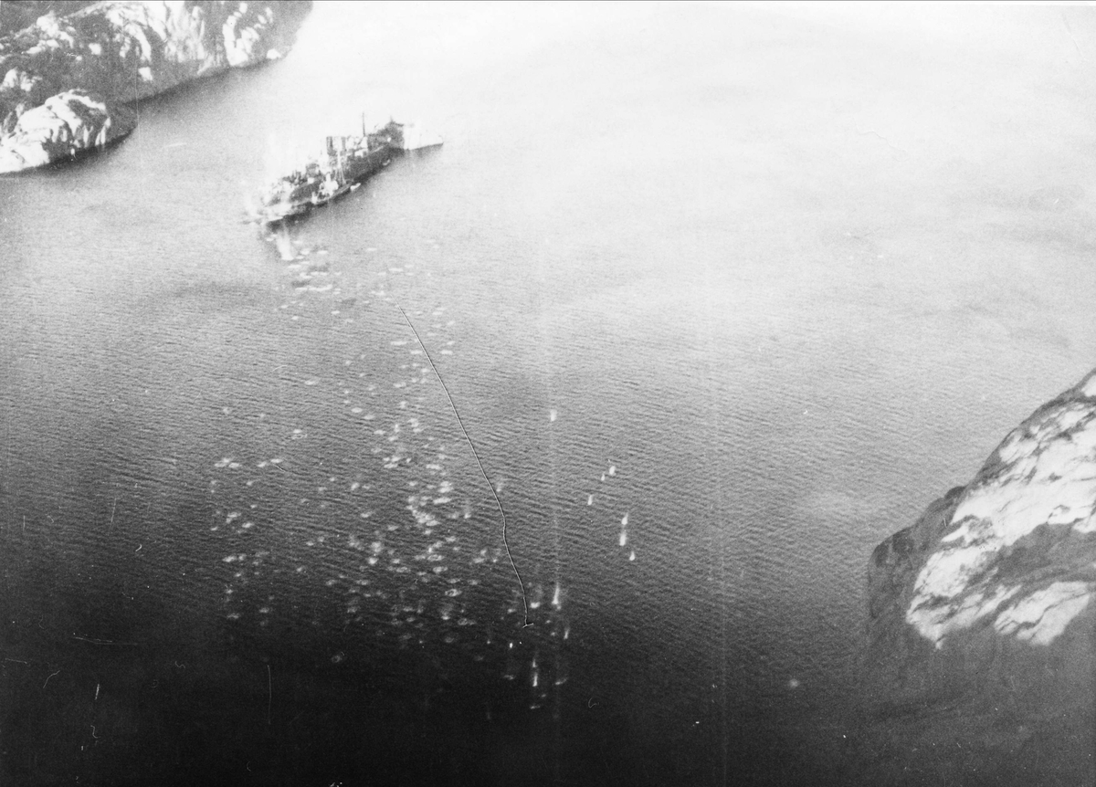 Banff Strike Wing angriper et fiendtlig fartøy i Kraakhellesund, 16. desember 1944.