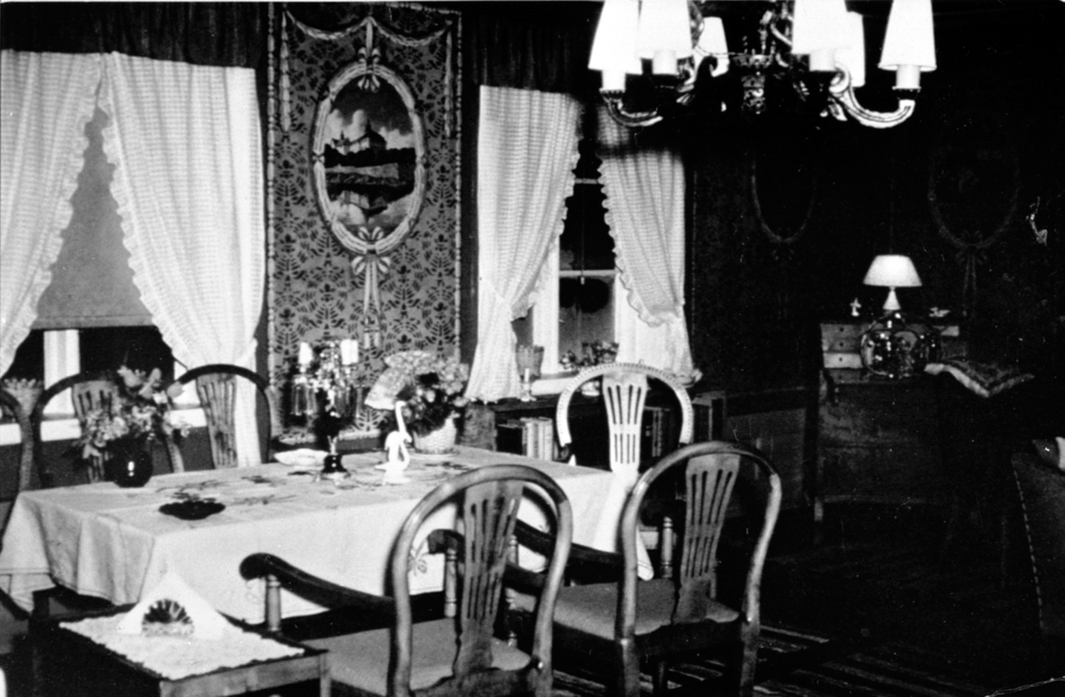 InteriÃr stue med veggdekor malt av rudolf krogh pÃ
papp, spisestue ... Spisestue normann
