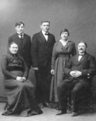 GRUPPE: 5, INGE LINDHOLT, HELGE LINDHOLT MED BARNA: POLMAR L