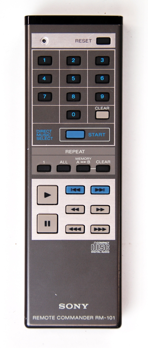 Fjernkontroll til Sony CDP-101. Infrarød kontroll. Batteridrevet (2 x AA batteri).