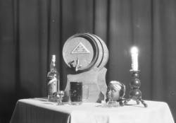 Reklamefoto for øl og akevitt.