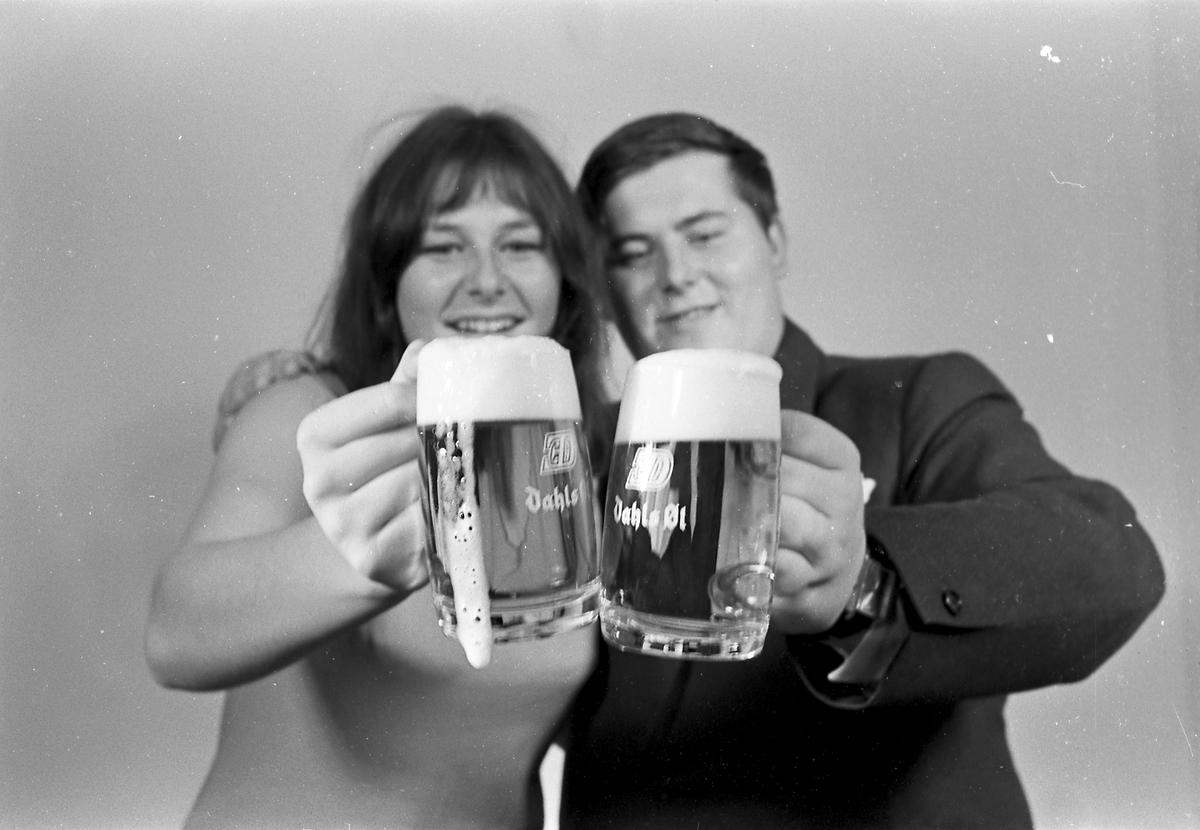 Reklamefoto for øl, Aktiebryggeriet E.C. Dahl