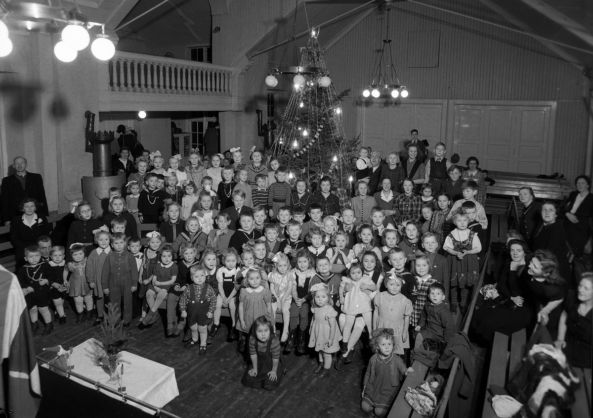Vår Frue Kirkes menighets juletrefest for barn i Sommerveitas Bedehus