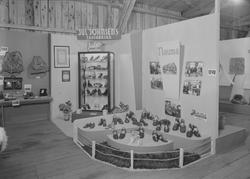 Jul. Johnsens Skofabrikk og Naumas Skofabrikks stand på Stei