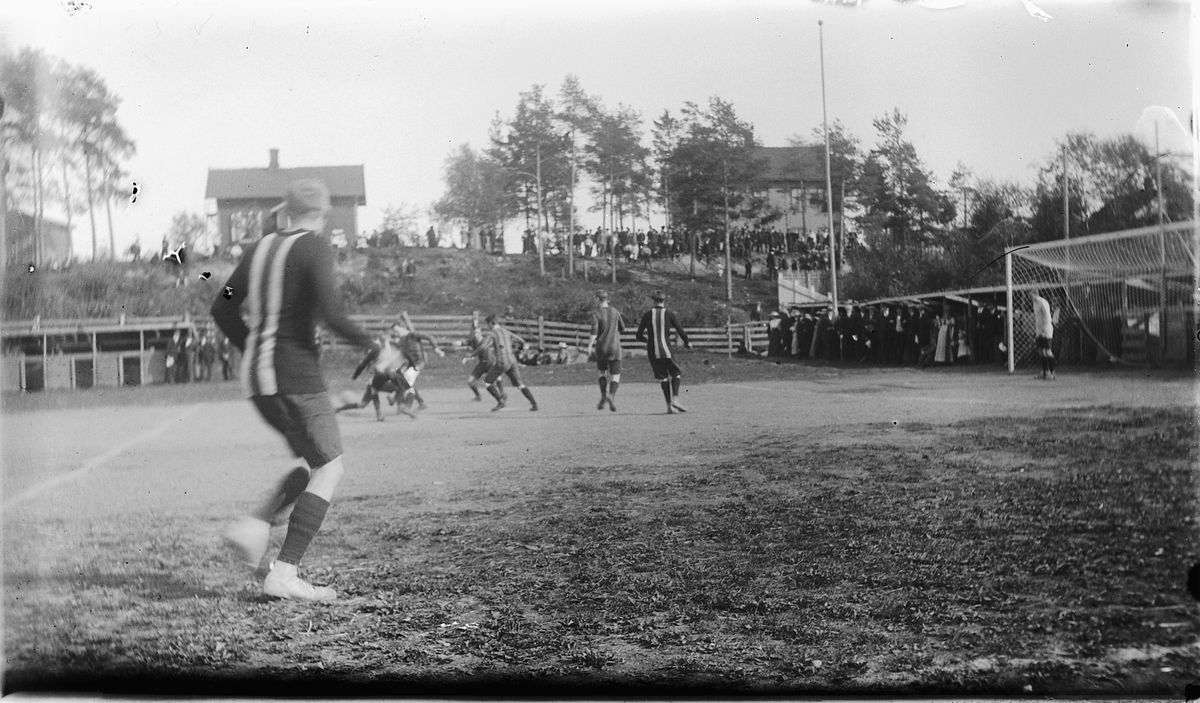 Hamar, Fotballkamp på Utstillingsplassen, tilskuere