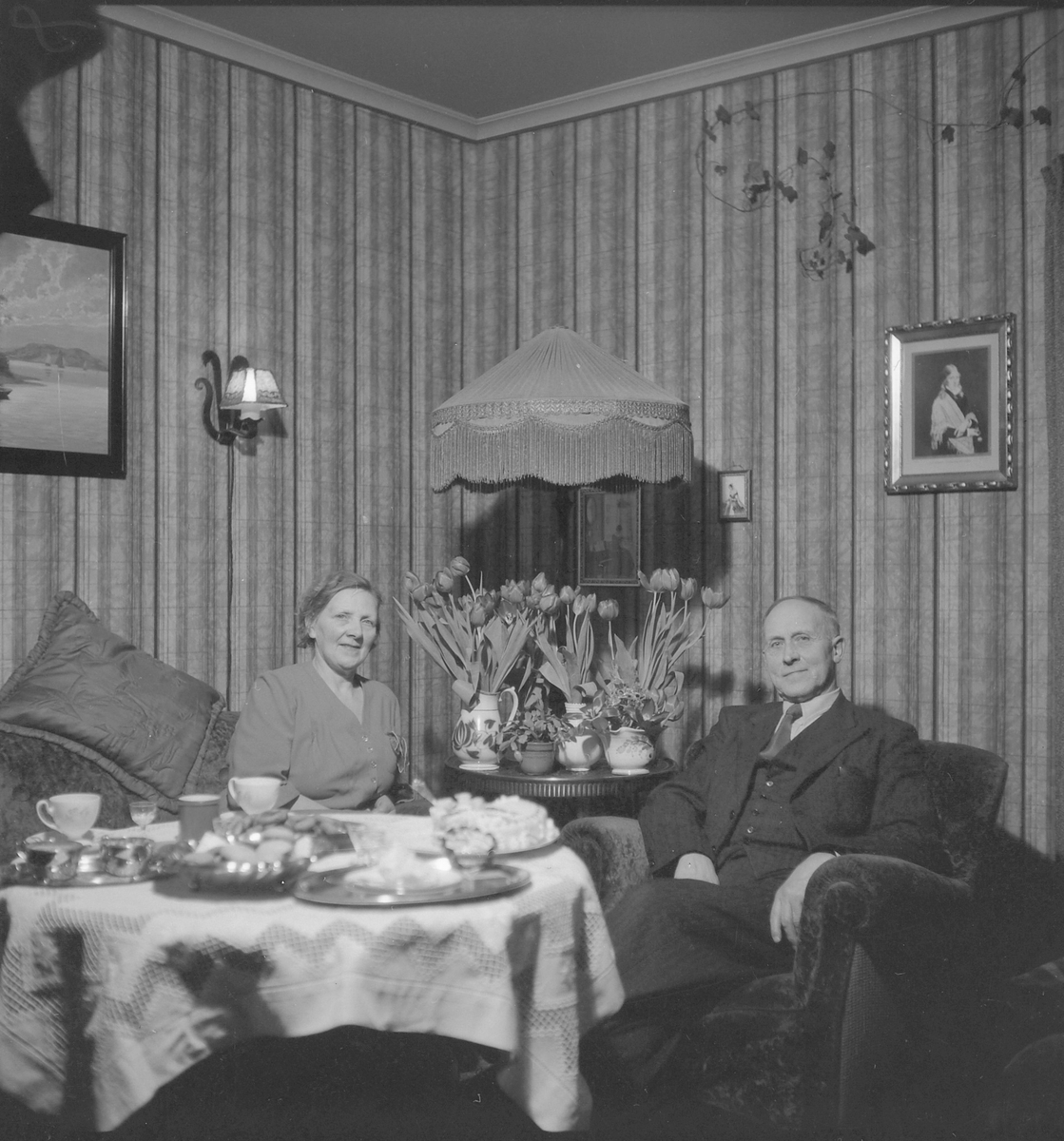 Lensmann Morisbak med frue ved hennes 60-årsdag. Sandnessjøen