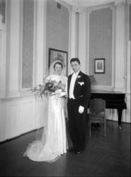 BRUDEBILDER, LEKTOR BERG, BRUDEPARET, GR: M/FAMILIEN, HJEMME