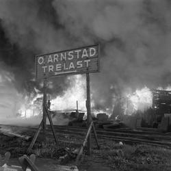 Brann hos O. Arnstad Trelastforretning på Nyhavna
