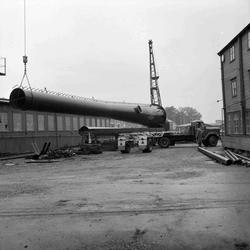 Ørens Mekaniske Verksted. Jernkonstruksjon fraktes til koksv