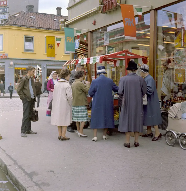 R. Kjeldsberg i Olav Tryggvasons gate. "Italiensk uke"