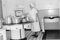 Skolekjøkken, komfyr, kjeler, kokk