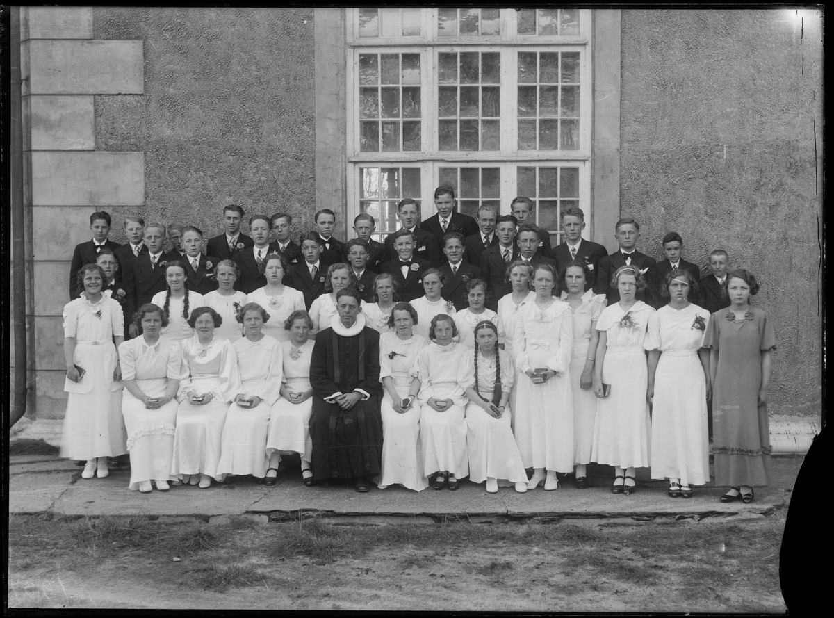 Konfirmanter ved Røros kirke, 1937