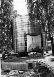 Flytting av oljetank ved Drammenselvens Papirfabrikker på Ge