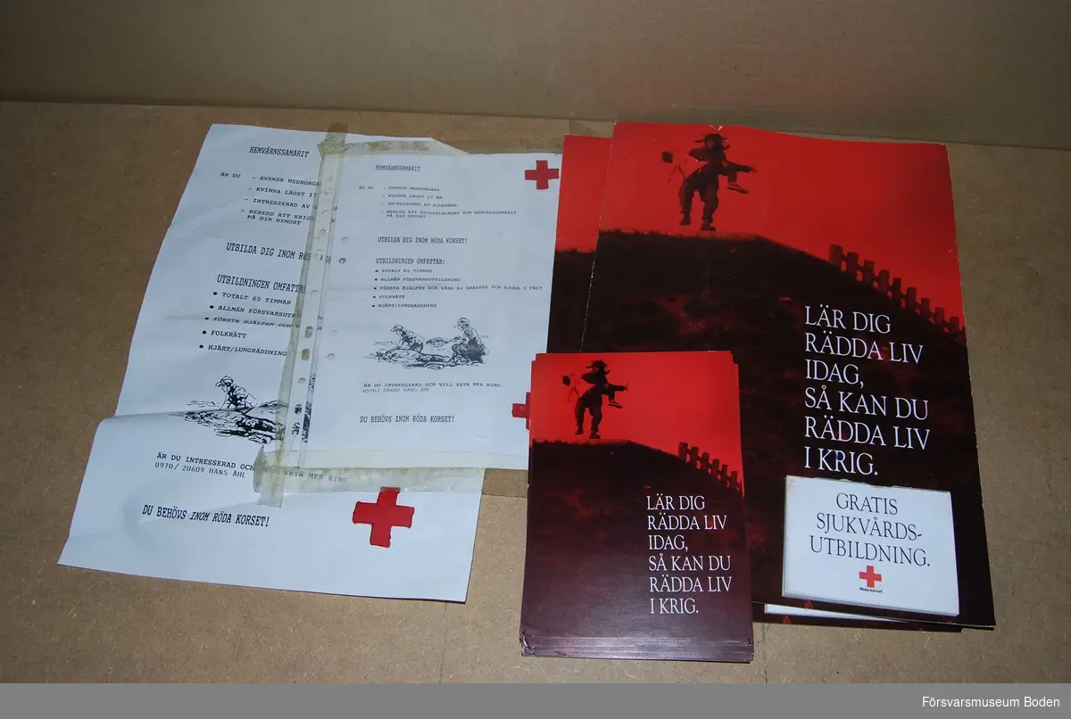 Information om Röda Korsets sjukvårdsutbildning i form av affischer och beställningskort.