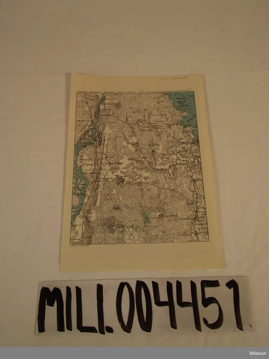 Dubbelt kartkort över Marma Skjutfält, 1:100000 och Skillingaryd, 1:100000